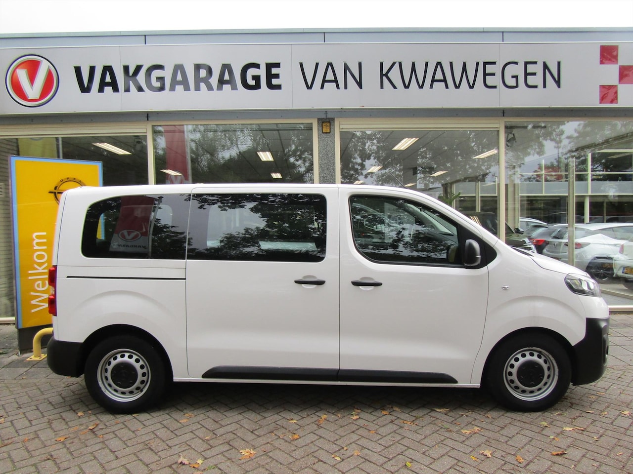 Opel Vivaro - 9 PERS.BUS L2 AIRCO, CRUISE C. BLUET. €25.319,- EX BTW - AutoWereld.nl