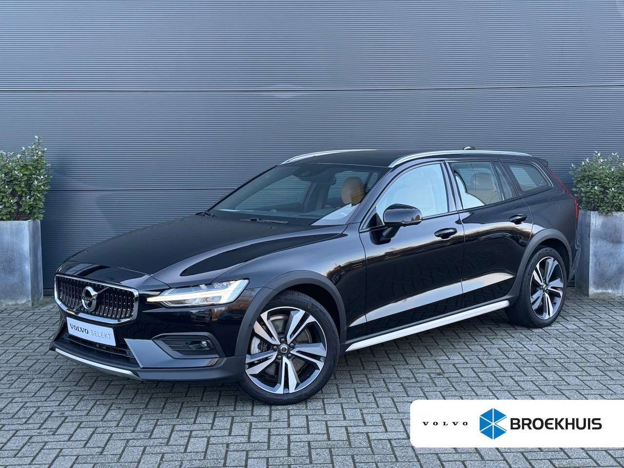 Volvo V60 Cross Country - 2.0 B5 AWD Pro | Bowers&Wilkins | HUD | Massage | Trekhaak | 360 camera | - AutoWereld.nl