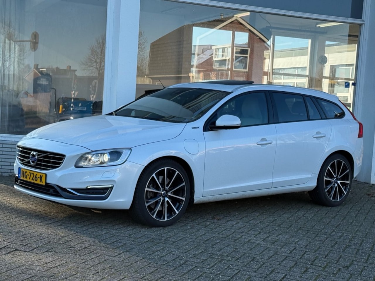 Volvo V60 - Verwacht 2.4 D5 Hybrid Special Edition Euro 6 Navi Camera Schuif-dak! - AutoWereld.nl