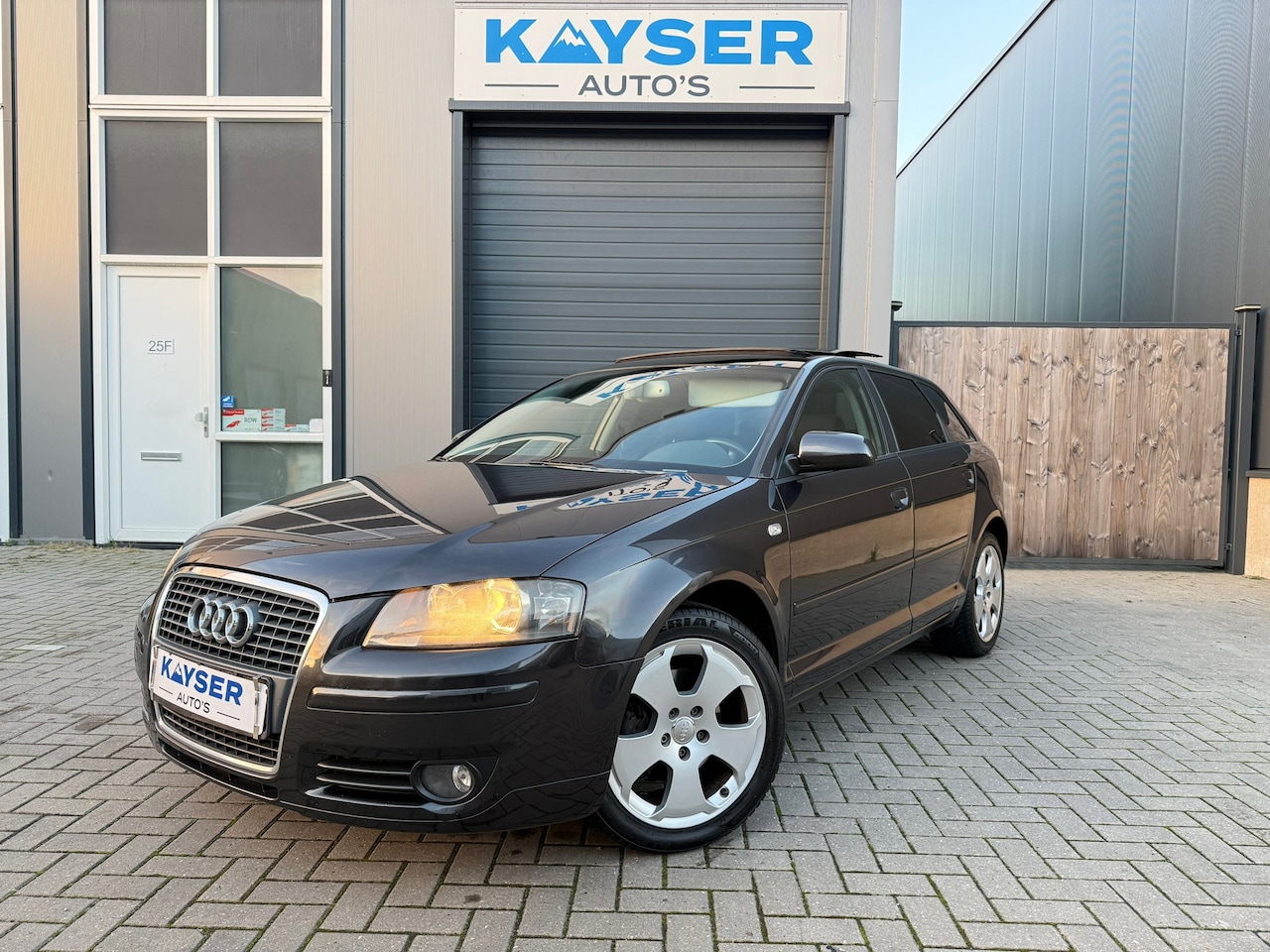 Audi A3 Sportback - 2.0 FSI Amb AUT Pano Cruise Stoelvw ECC - AutoWereld.nl