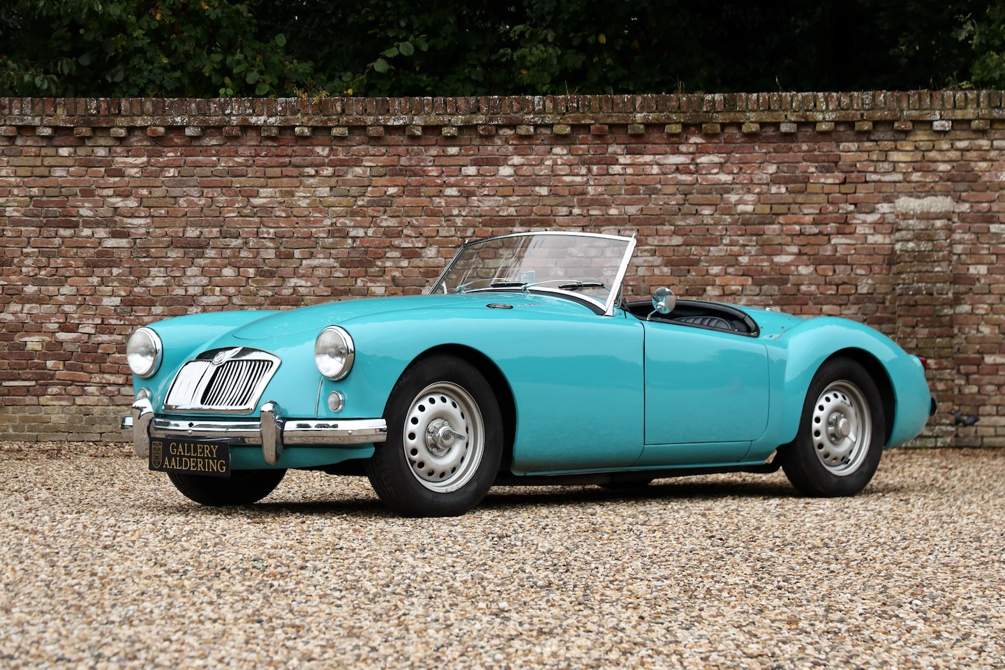 MG A type - Twin Cam Roadster Older restoration and well maintained since, Equipped with a 5-speed gea - AutoWereld.nl