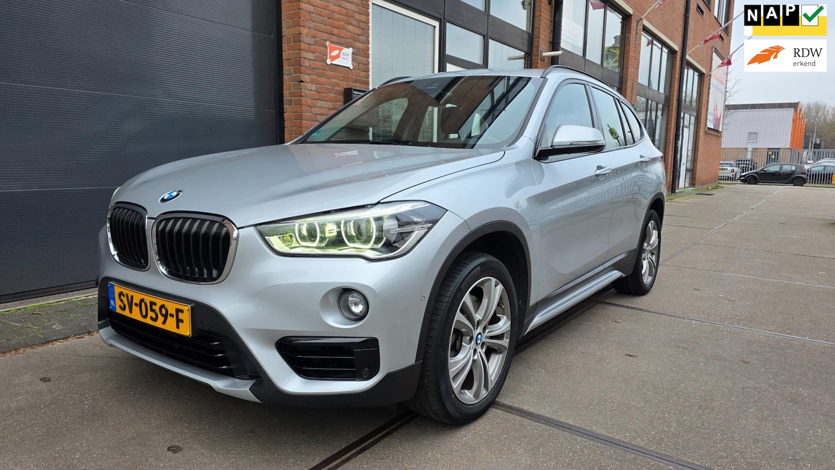 BMW X1 - SDrive20i High Executive Trekhaak Pano stoelverw dealer ondh. - AutoWereld.nl
