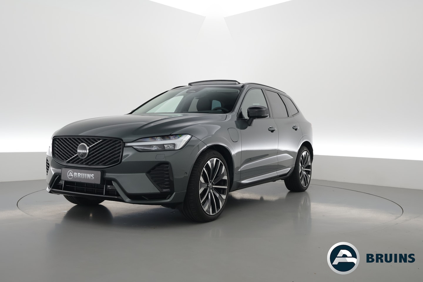 Volvo XC60 - 2.0 T8 Plug-in hybrid AWD Ultra Dark | Facelift | Forrest Lake | Luchtvering | Massage | B - AutoWereld.nl