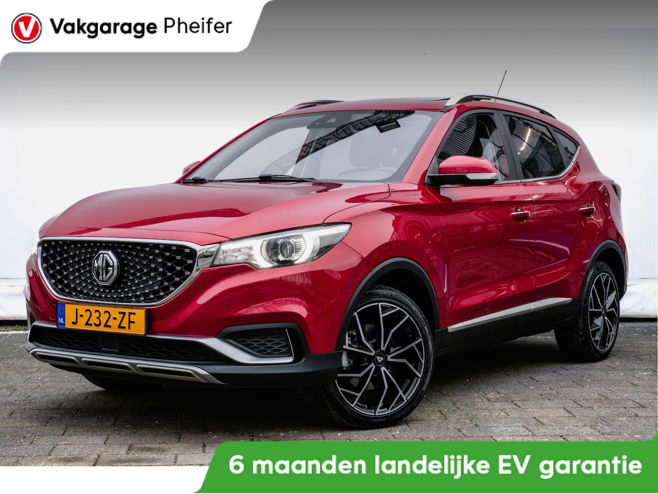 MG ZS - Luxury 45 kWh Panoramadak/ Leer/ 18" Lmv/ Stoelverwarming/ Adapt. cruise/ Camera/ Carplay - AutoWereld.nl