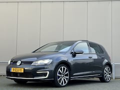 Volkswagen Golf - 1.4 TSI GTE - pano - trekhaak - nap - navi - ACC
