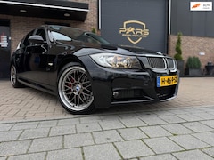 BMW M3 - 3-serie 330i M-Pakket M-Sport 259PK Airco Navi Pan/Dak Leder Zwart Elk.Ramen zeer nette