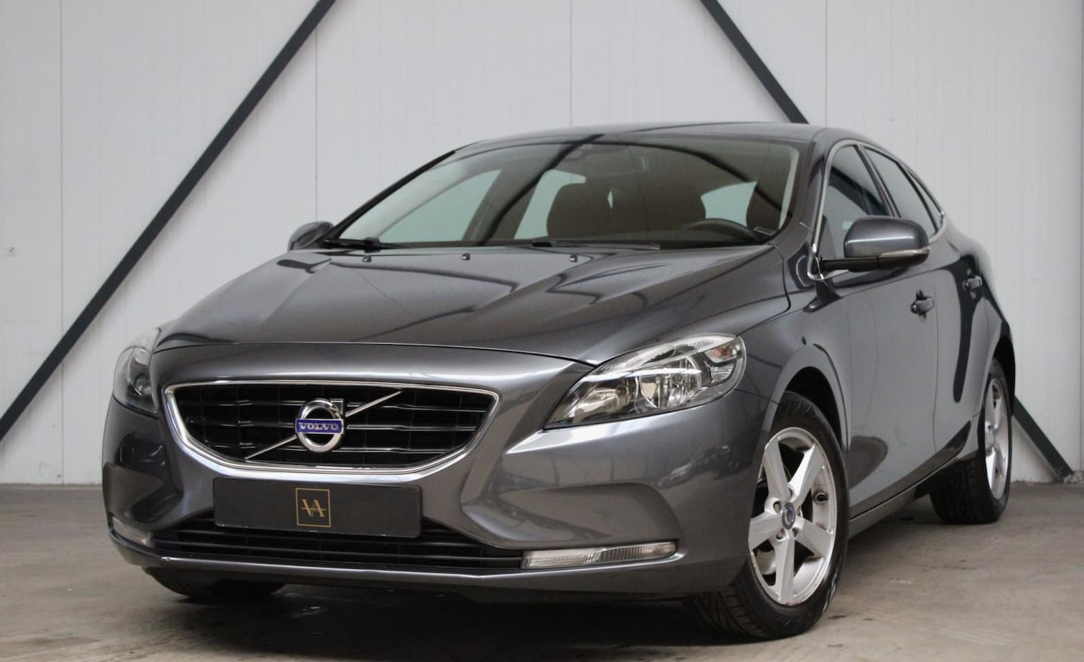 Volvo V40 - 1.6 T2 Momentum l Memorystoelen l Camera l PDC - AutoWereld.nl