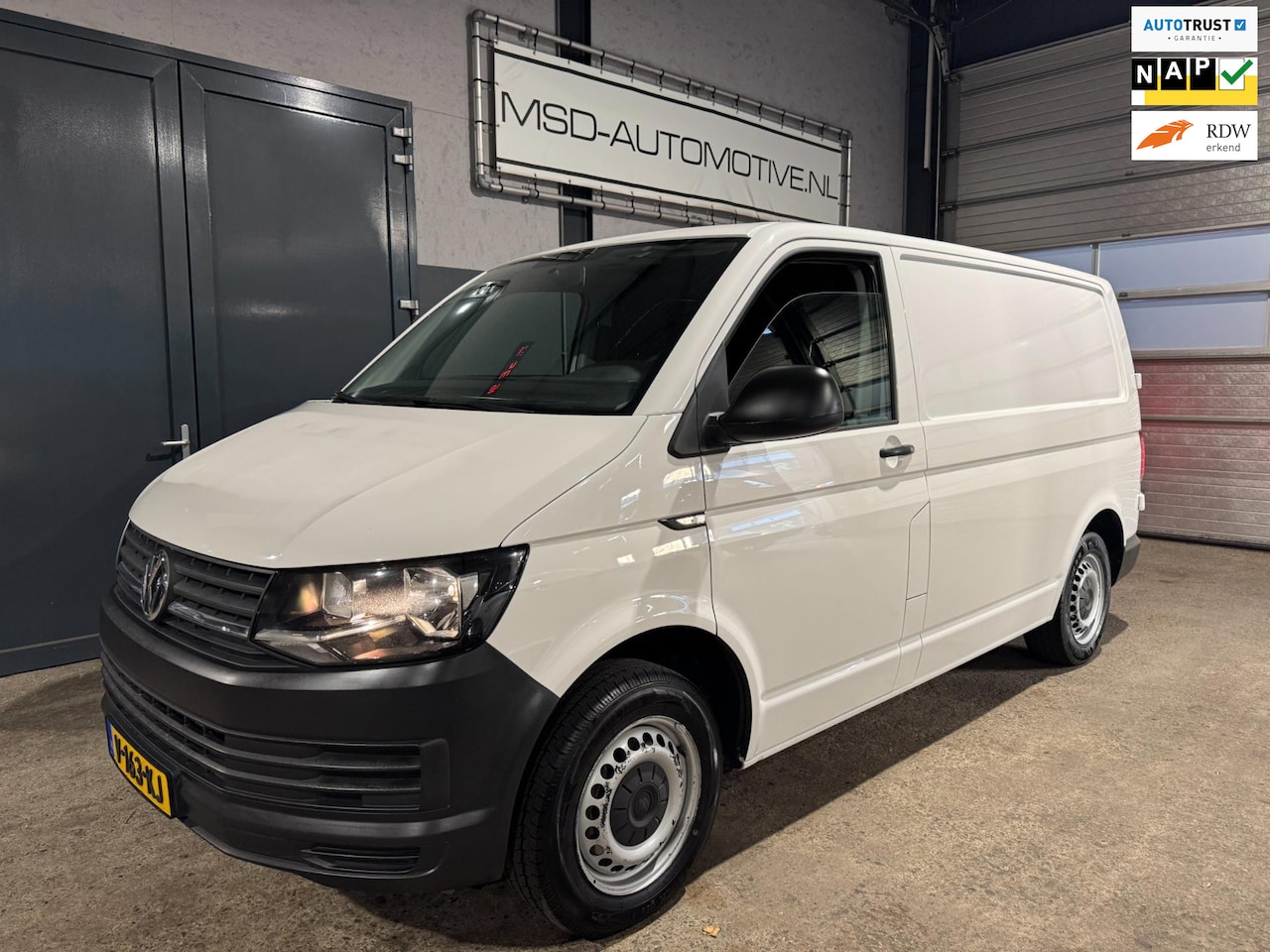 Volkswagen Transporter - 2.0 TDI L1H1 Economy Euro6 1e Eigenaar Trekhaak NAP - AutoWereld.nl