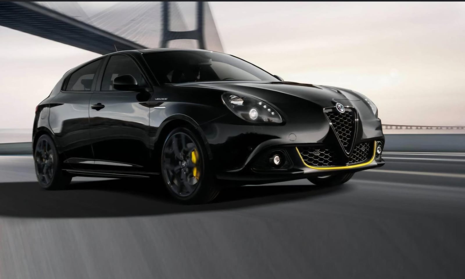 Alfa Romeo Giulietta - 1.4 T Distinctive Automaat Sportpak./Navi/17"/Trekhaak - AutoWereld.nl