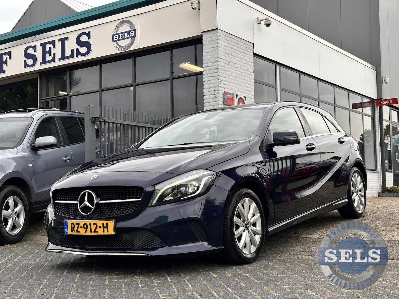 Mercedes-Benz A-klasse - 160 Ambition NLAUTO/CARPLAY/XENON/NAVI/AMG - AutoWereld.nl