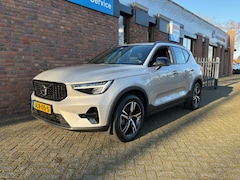 Volvo XC40 - 2.0 B3 Essential Dark|LED|Stoel en Stuur verwarming| Harman Cardon