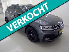 Volkswagen Tiguan - 1.5 TSI ACT Highline Business R Line+Black-Style+Led+Navigatie+trekhaak+19"lmv = 1 EIG + S