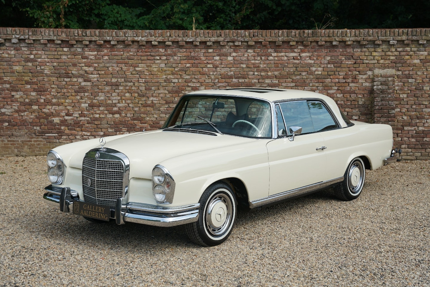 Mercedes-Benz 280 - SE Coupe Manual transmission, factory sunroof, very original - AutoWereld.nl