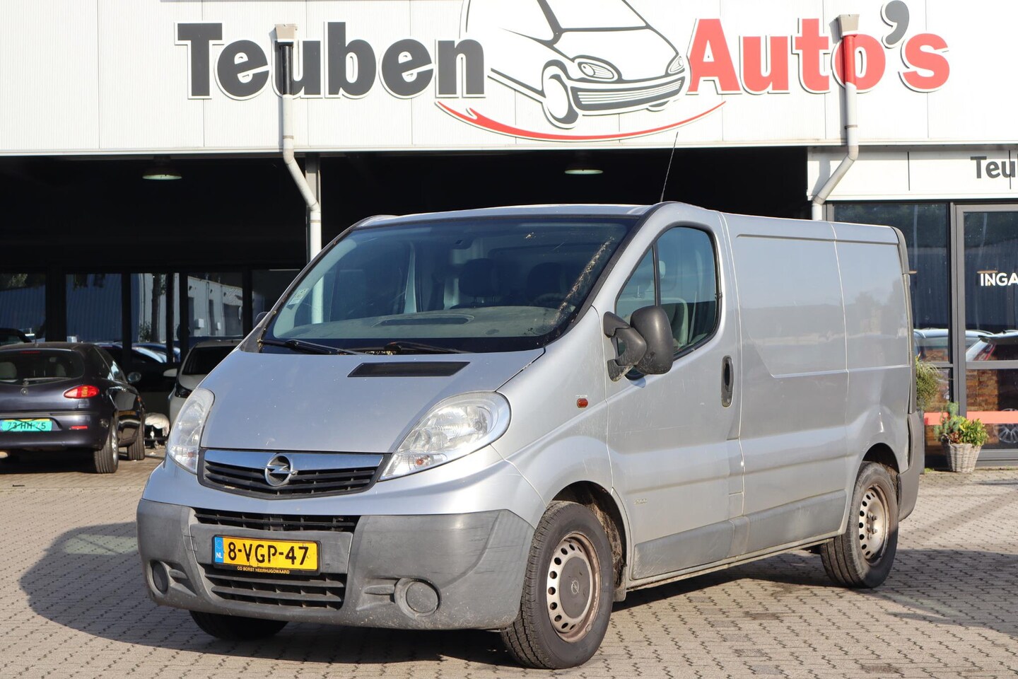 Opel Vivaro - 2.5 CDTI L1 H1 2.5 CDTI L1H1 (APK geldig t/m 02-06-2026), Airco, Radio cd speler, Trekhaak, Elektrische r - AutoWereld.nl