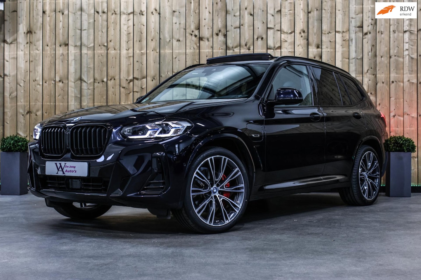 BMW X3 - XDrive30e M-Sport *Pano*M-Stoelen*Camera*Head-Up*Trekhaak* - AutoWereld.nl