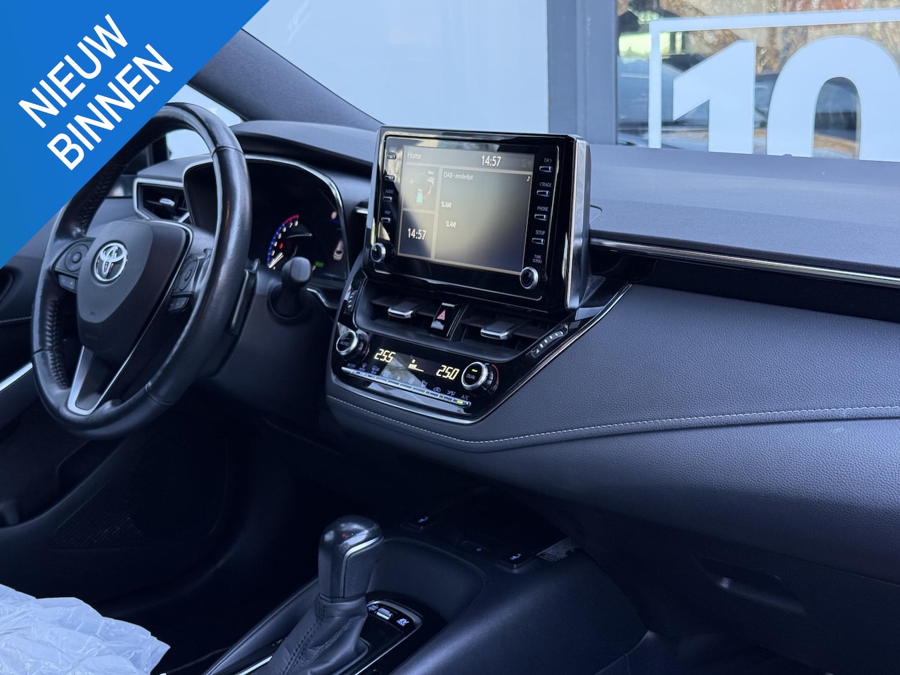 Toyota Corolla Touring Sports - 2.0 Hybrid Dynamic STOEL/STUUR VERW. APPLE CAR PLAY/ANDROID AUTO CRUISE CONTROL - AutoWereld.nl