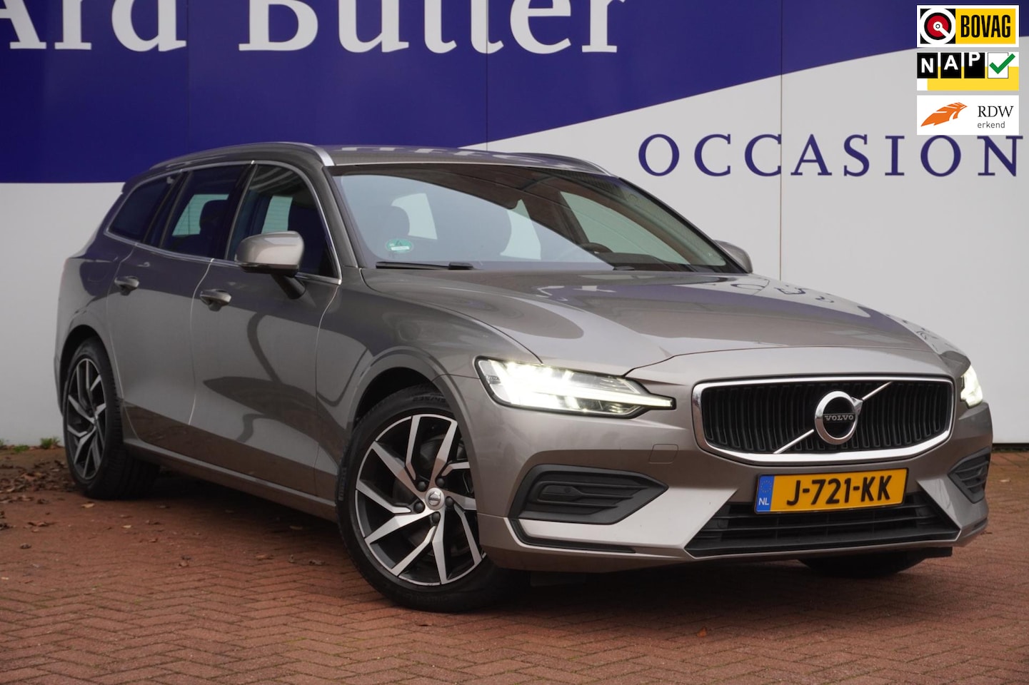Volvo V60 - 2.0 T5 Momentum 250PK+Camera+PilotAssist+Volleder+stoel-verw.+LED+Elek-trekhaak = DEALER K - AutoWereld.nl