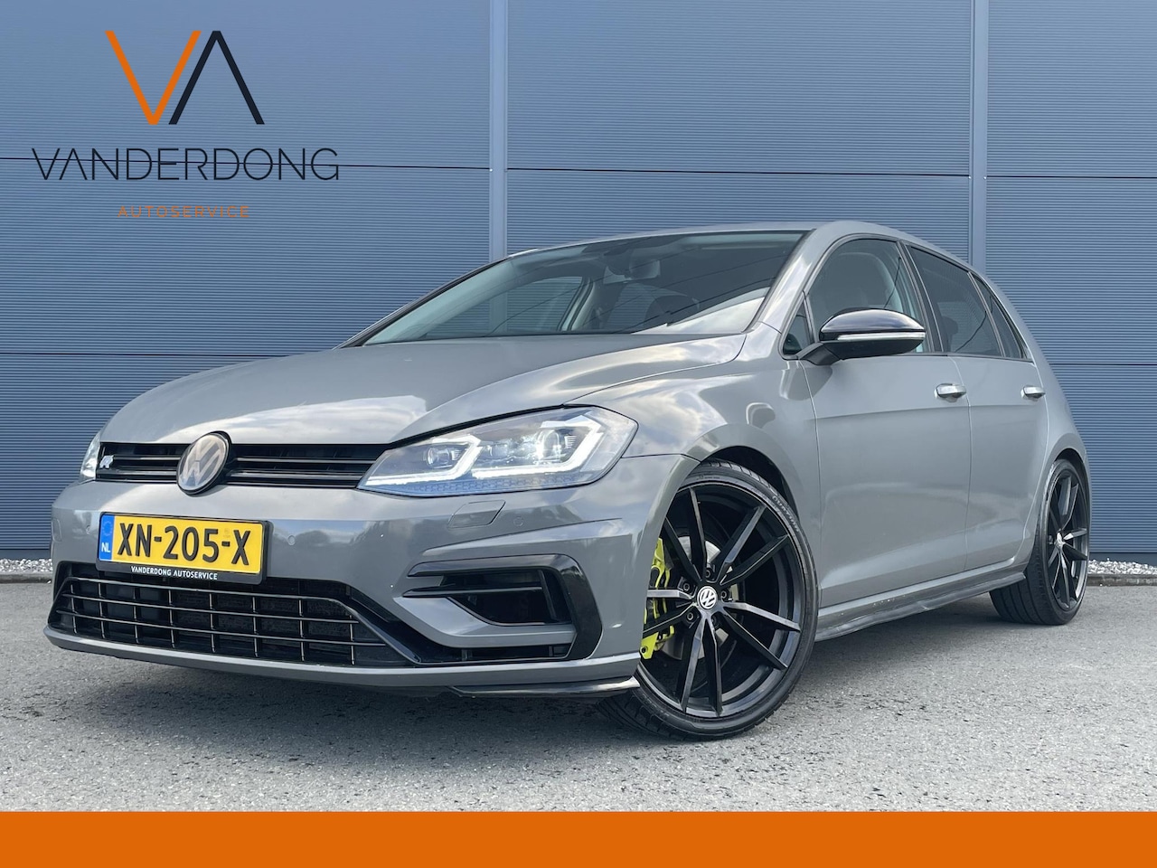 Volkswagen Golf - 1.6 TDI Highline Business R | Automaat | Uitstraling - AutoWereld.nl