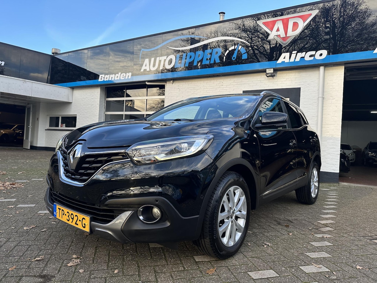 Renault Kadjar - 1.2 TCe Intens /Nieuwe apk bij aflevering/CC/Camera/Trekhaak/Lm velgen/panoramaraam/Half l - AutoWereld.nl