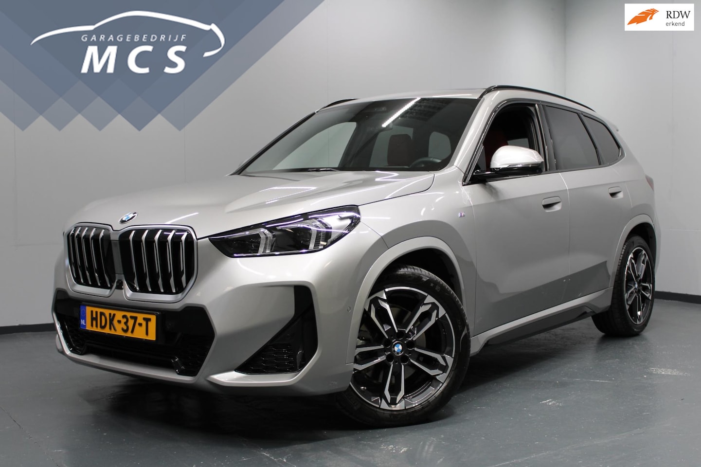 BMW X1 - SDrive20i / M Pakket / Camera / Pano / Trekhaak - AutoWereld.nl
