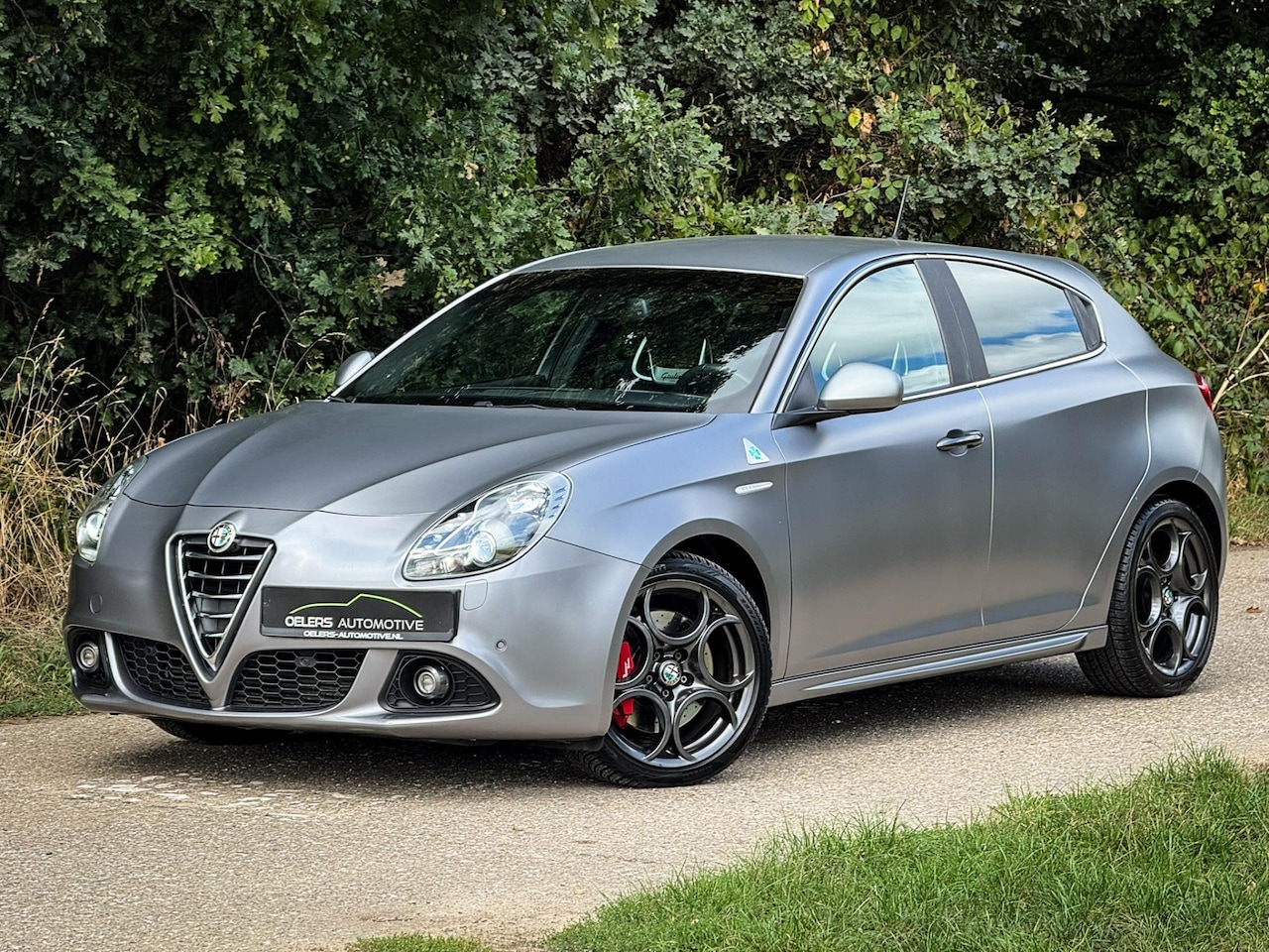 Alfa Romeo Giulietta - 1.7 TBi Quadrifoglio Verde | Matt grijs | Bose | Leder / alcantara | Navi | Clima | Cruise - AutoWereld.nl