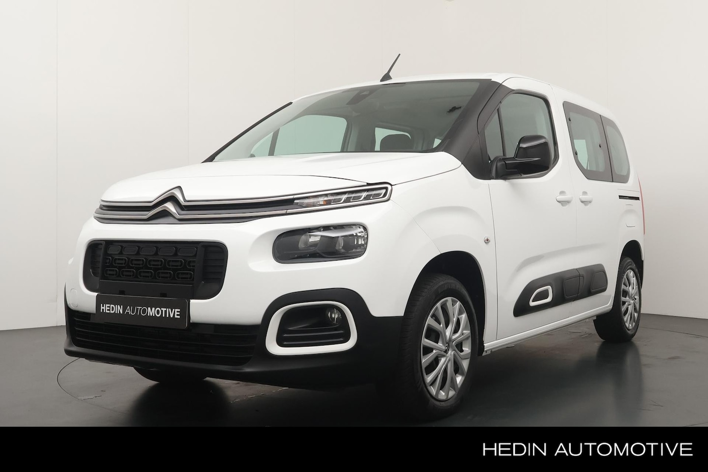 Citroën Berlingo - 1.2 130pk Feel Automaat | Navigatie | Cruise Control | Airco | All Season Banden | Parkeer - AutoWereld.nl