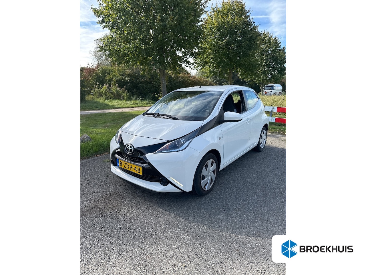 Toyota Aygo - 1.0 VVT-i x-play Airco | Camera | Navi | Leuke Auto! | - AutoWereld.nl