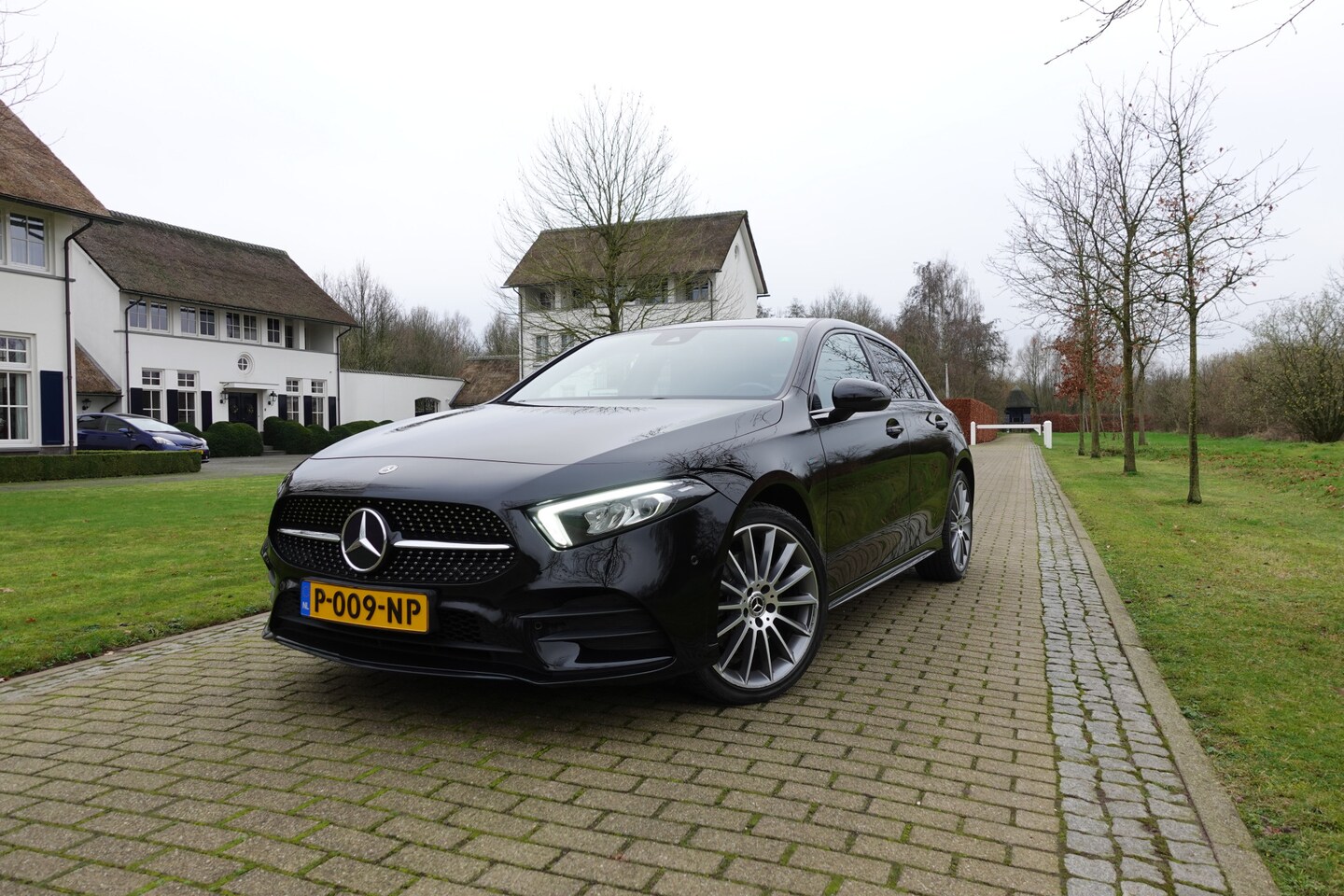 Mercedes-Benz A-klasse - 250 e Premium Plus | AMG Sfeerverlichting | Cruise control | Voorstoelen verwarmd | - AutoWereld.nl