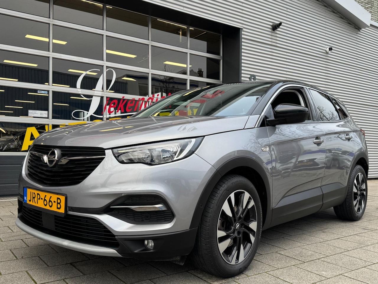 Opel Grandland X - 1.2 Turbo Design Line - Navigatie I Airco I Sport stoelen I LED I PDC I Achteruitrij camer - AutoWereld.nl