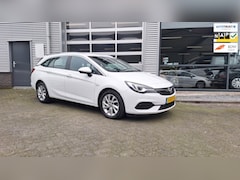 Opel Astra Sports Tourer - 1.2 Elegance/Nav/Digitaai dashb/Camera/sport stoelen/Trekhaak/Enz