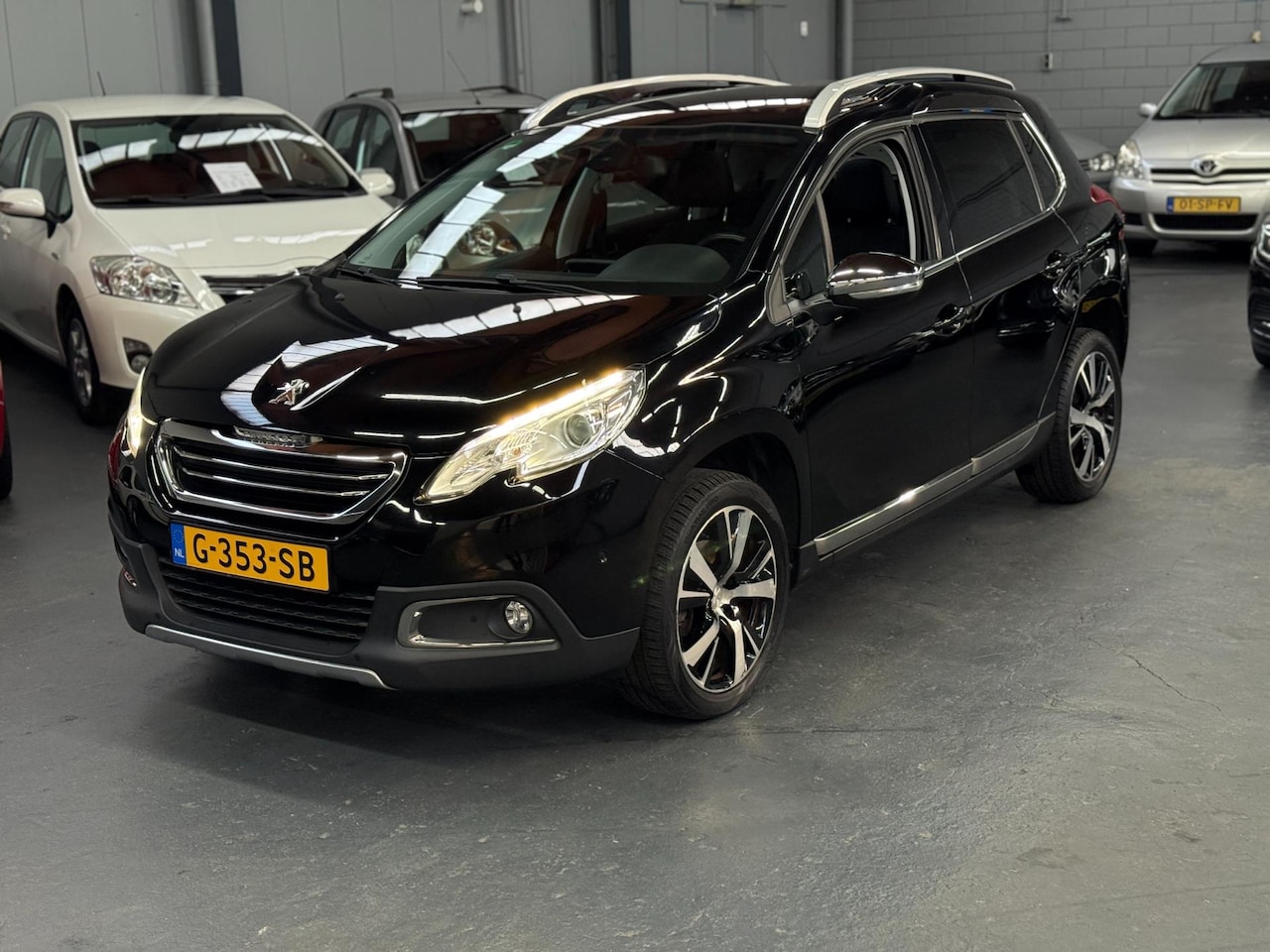 Peugeot 2008 - 1.2 PureTech Allure *Vol Automaat* PANO PDC Nieuwe APK - AutoWereld.nl