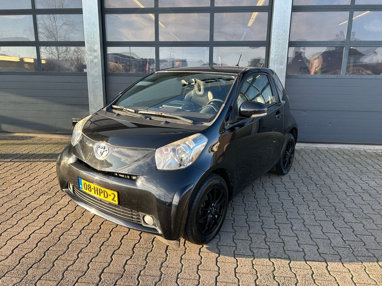 Toyota iQ - 1.0 VVT-i 68pk Aspration - AutoWereld.nl