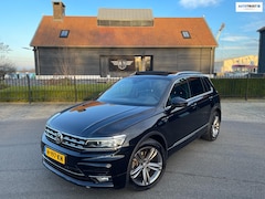 Volkswagen Tiguan - 2.0 TSI 4Motion R-Line PANORAMADAK VIRTUAL LED-XENON LEER MEMORY STOELEN ELECTR -TREKHAAK