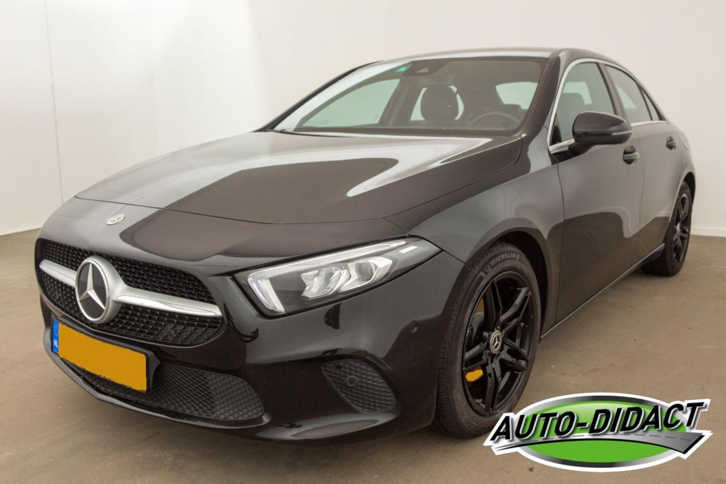 Mercedes-Benz A-klasse - 180 Automaat Digi Dash MOTORSCHADE Business Solution Luxury - AutoWereld.nl