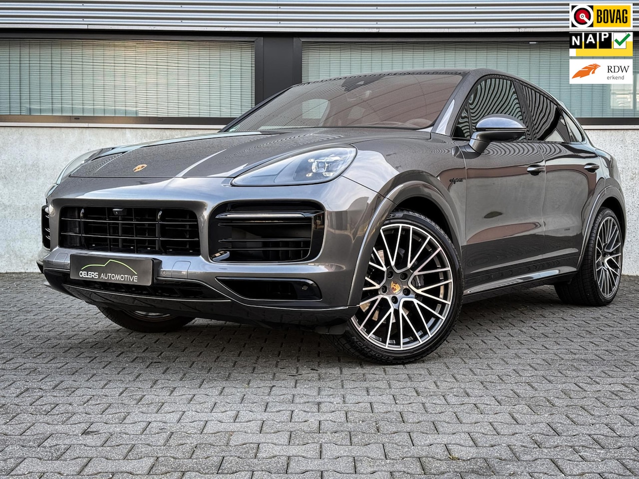 Porsche Cayenne Coupé - 3.0 E-Hybrid | Sport Design | Panorama | Trekhaak | Head-up | Leder | CarPlay | 360 camera - AutoWereld.nl
