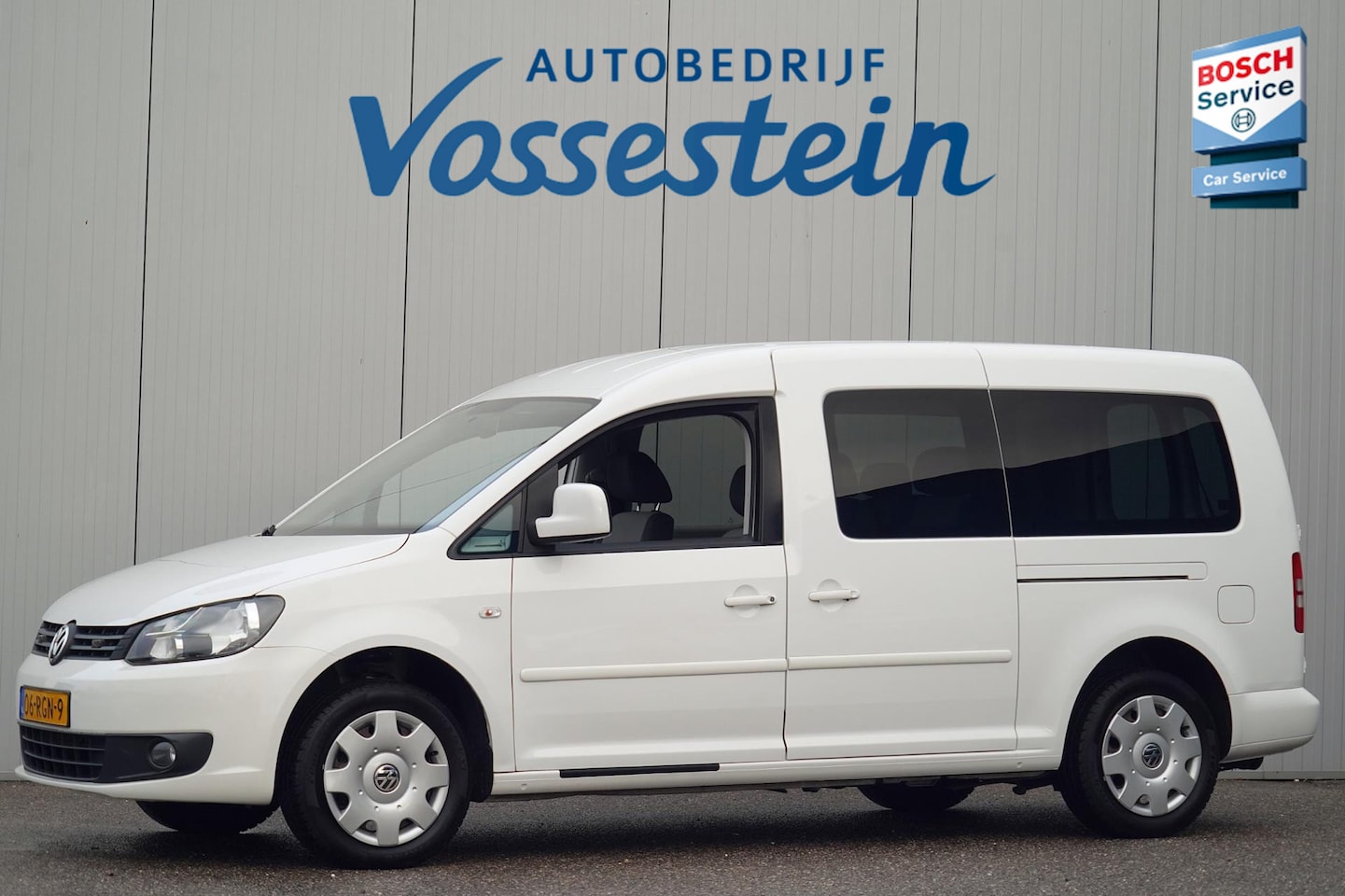 Volkswagen Caddy Maxi - 1.2 TSI Trendline / Rolstoelauto 5 + 1 / Airco / Cruise / NL-Auto / Navi / Elek. Ramen - AutoWereld.nl