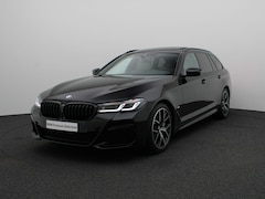 BMW 5-serie Touring - 540i xDrive M Sportpakket | Comfortstoelen | Panoramadak | Achterruitrijcamera | 19"