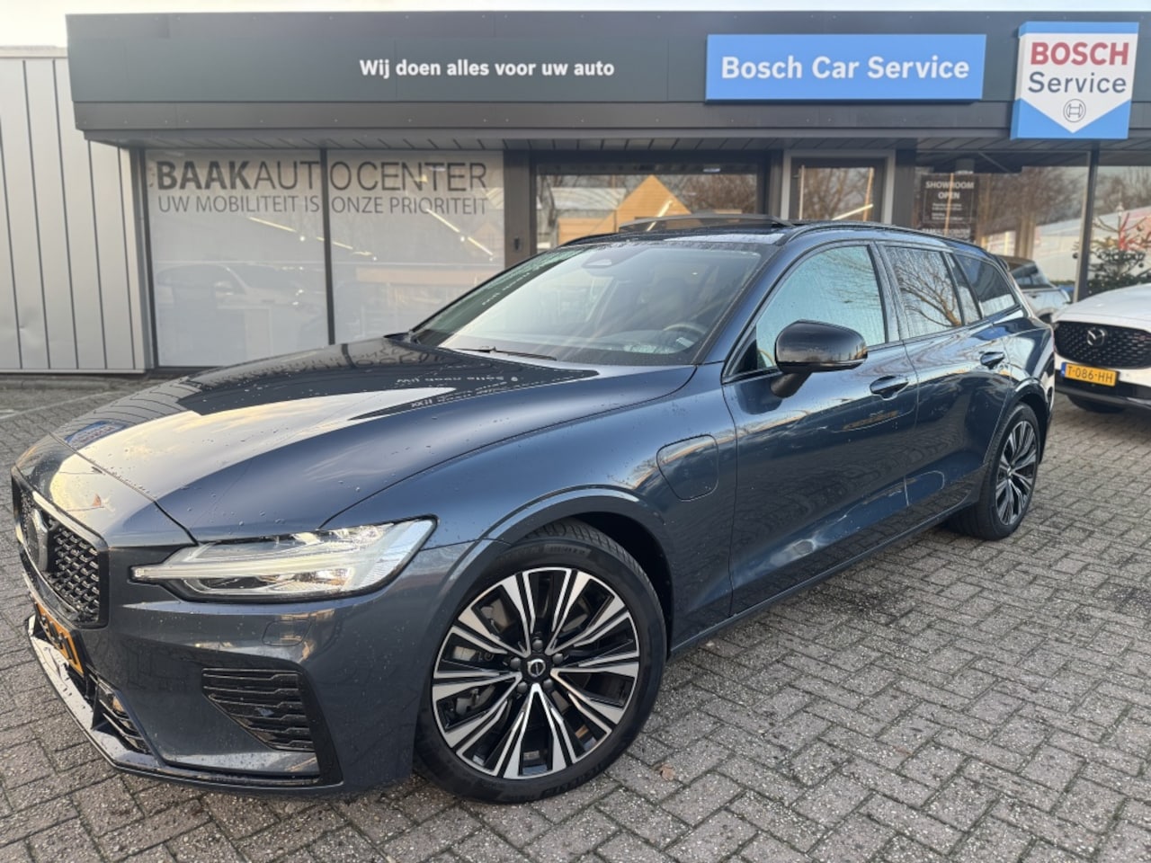 Volvo V60 - 2.0 T6 AWD Ultra Dark | Trekhaak | Panoramadak | Harman/Kardon - AutoWereld.nl