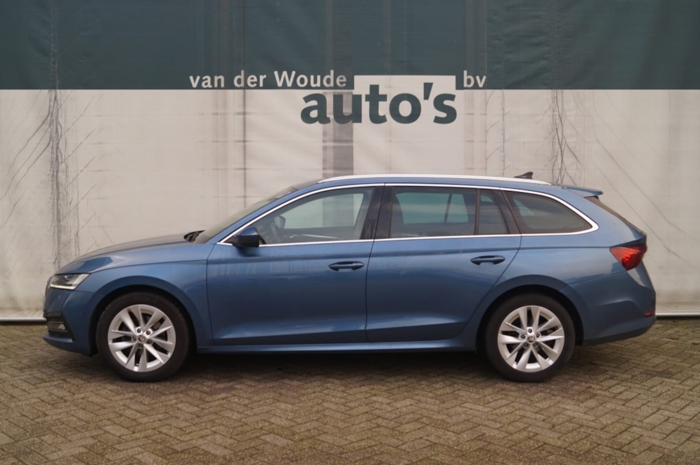 Skoda Octavia Combi - 1.0 TSI 110pk Business Edition Plus -NAVI-DIGI-ECC- - AutoWereld.nl
