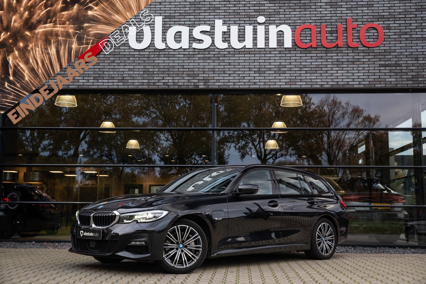BMW 3-serie Touring - 330e High Executive M-Sport , Adap. cruise, Trekhaak, Stoel/stuurverwarming, - AutoWereld.nl