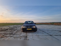 BMW 3-serie - 318i Executive