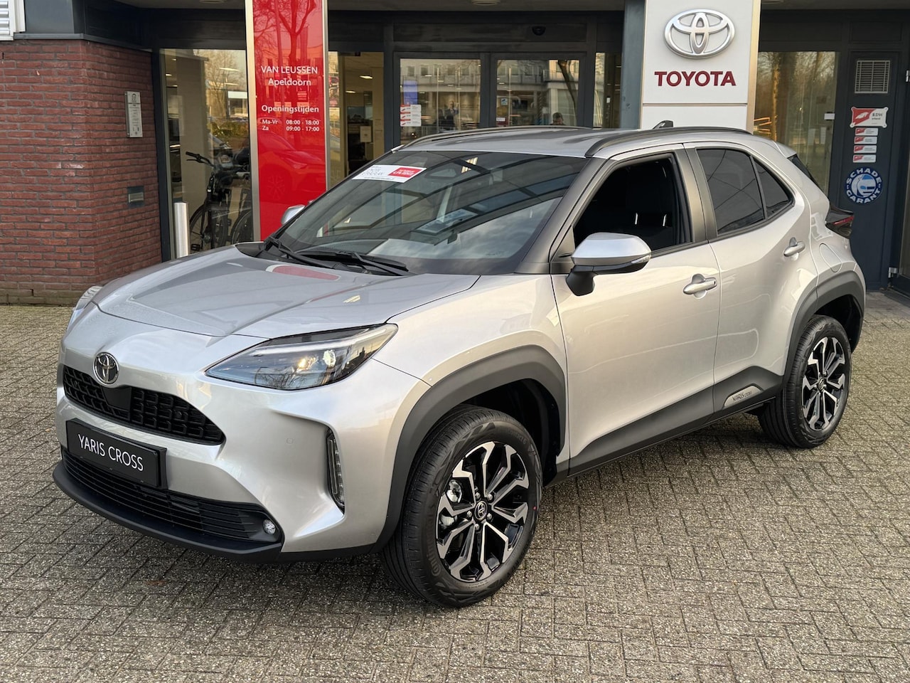 Toyota Yaris Cross - 1.5 Hybrid 130PK DYNAMIC NIEUW OP VOORRAAD! STOEL/STUURVERW PARK-SENSOREN BLIND SPOT KEYLE - AutoWereld.nl