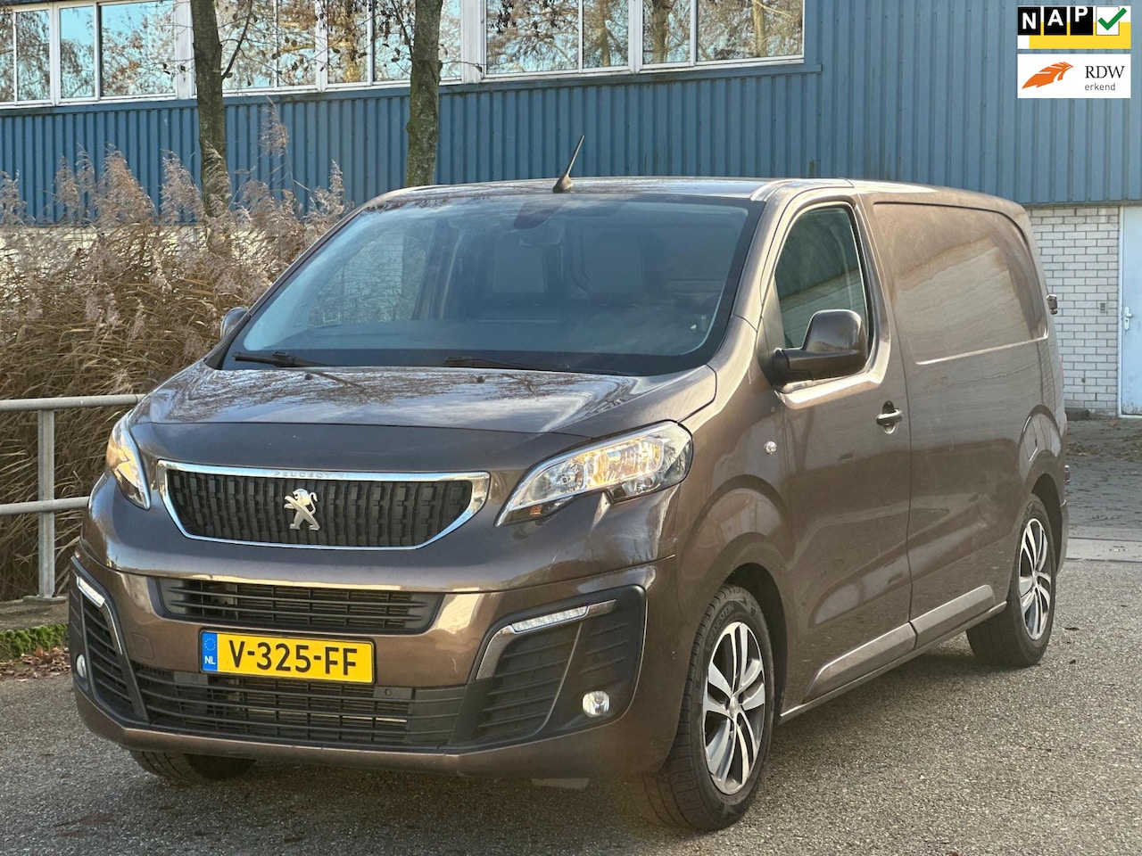 Peugeot Expert - 227S 2.0 BlueHDI 150 Premium Pack!Airco!Carplay!Schuifdeur!PDC!LM. velgen! - AutoWereld.nl