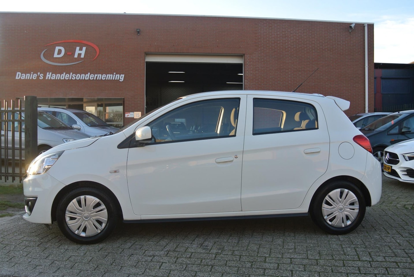 Mitsubishi Space Star - 1.0 Cool+ airco apk 24-09-2026 inruil mogelijk nap - AutoWereld.nl