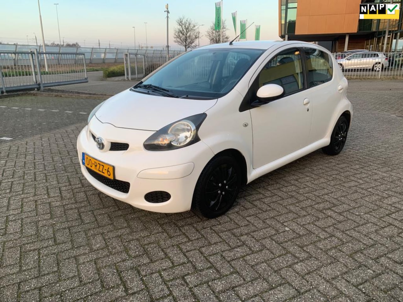 Toyota Aygo - 1.0-12V Comfort Navigator 2011 Airco 5-drs NAP - AutoWereld.nl