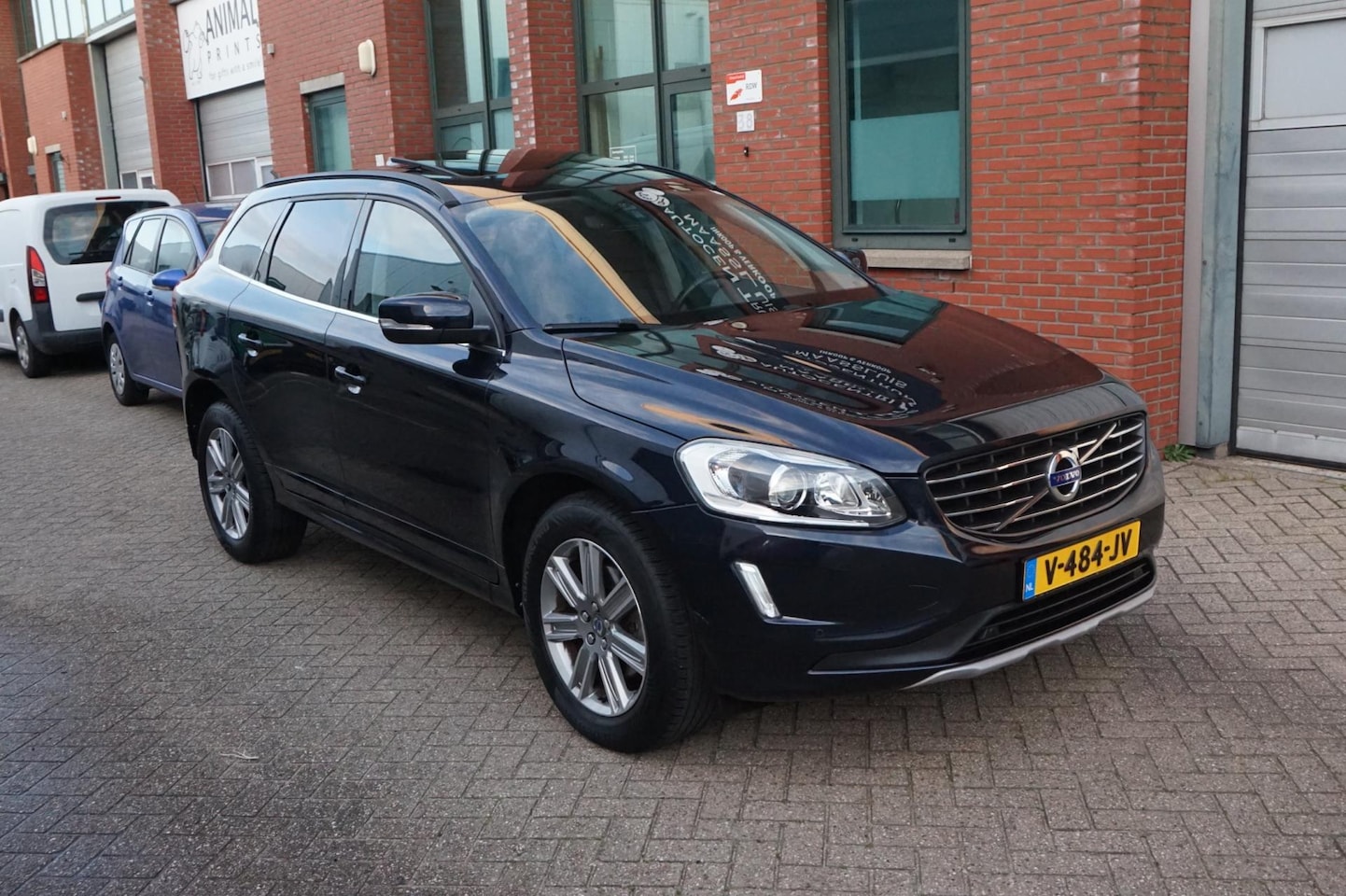 Volvo XC60 - 2.4 D4 Momentum AWD GRIJS KENTEKEN EURO6 PANO - AutoWereld.nl