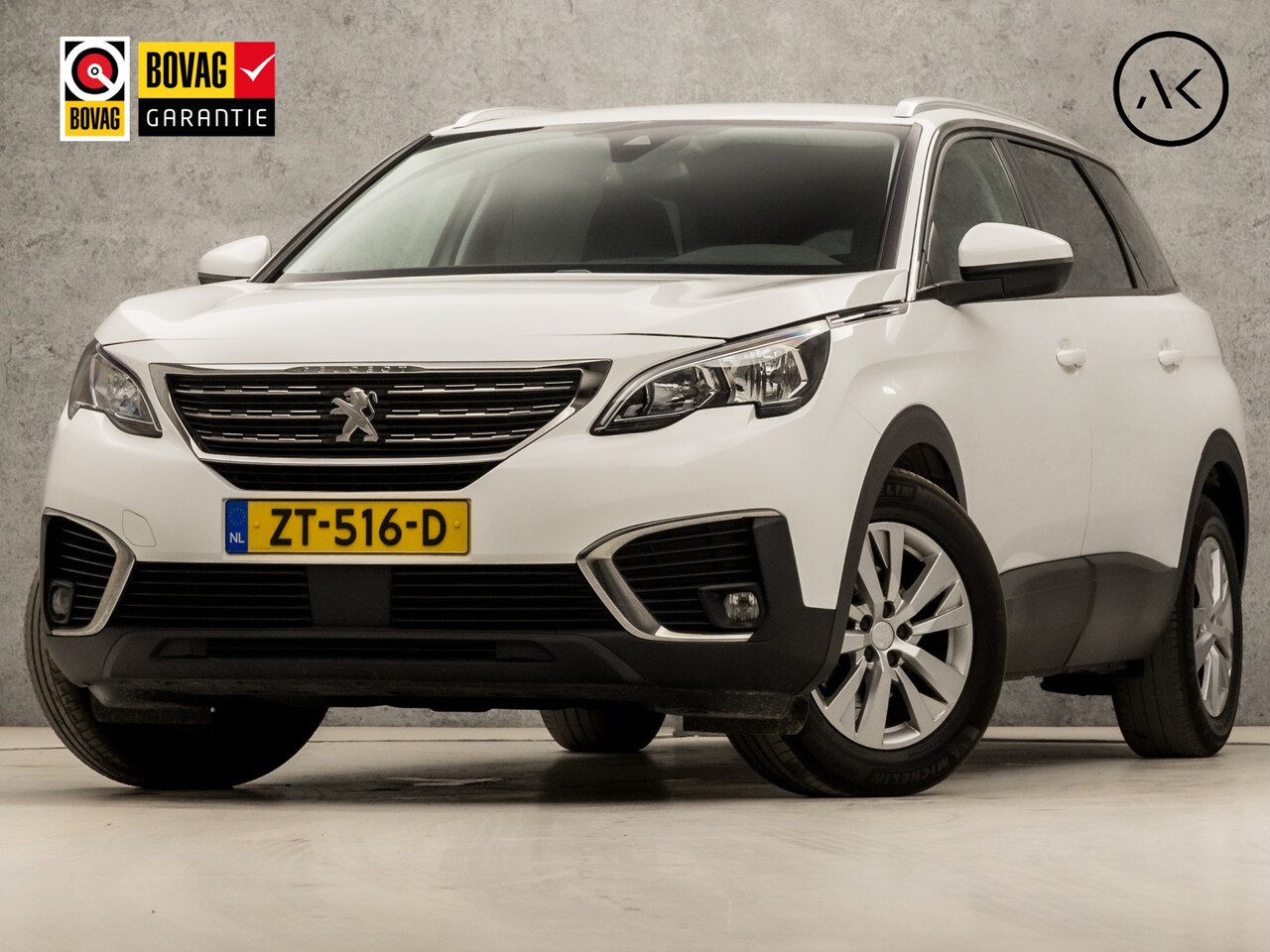 Peugeot 5008 - 1.2 PureTech Sport 7 Persoons (APPLE CARPLAY, GROOT NAVI, LANE ASSIST, GETINT GLAS, LEDERE - AutoWereld.nl