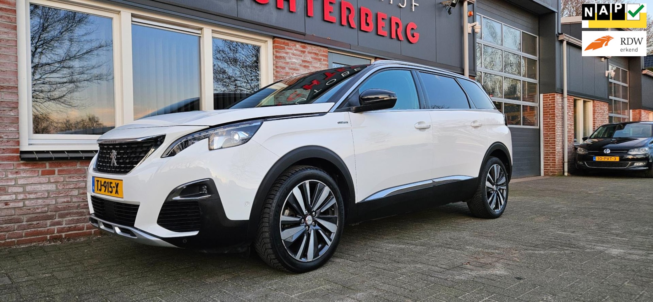 Peugeot 5008 - 1.2 PureTech Blue Lease GT-Line 7-Zitplaatsen! Trekhaak! Panorama/Schuifdak! LED! Carplay! - AutoWereld.nl