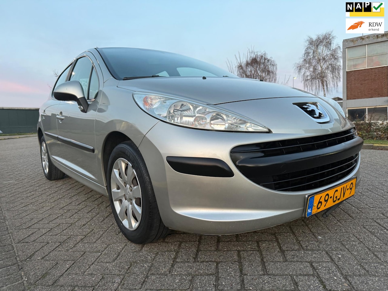 Peugeot 207 - 1.4-16V X-line 1.4-16V X-line - AutoWereld.nl