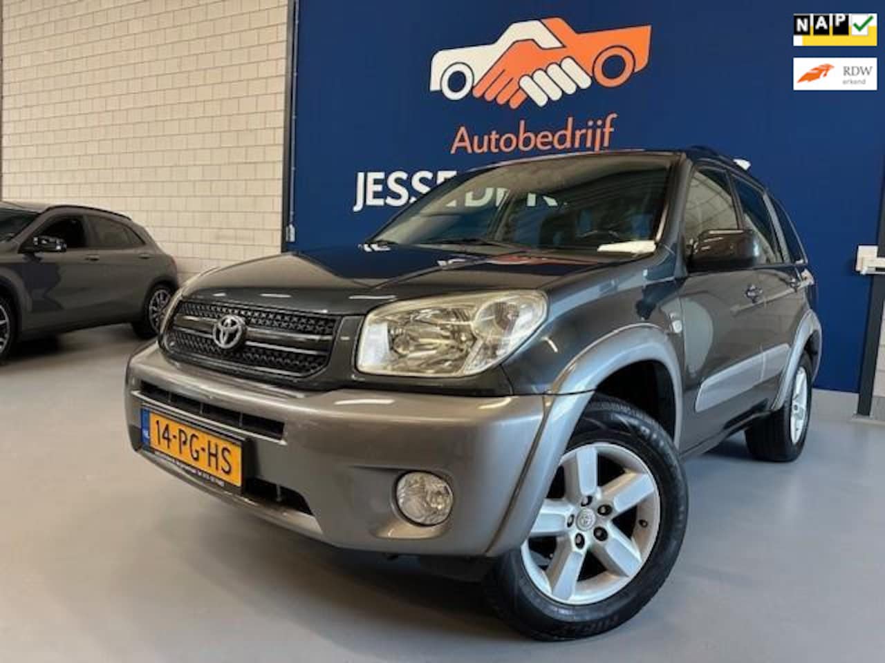 Toyota RAV4 - 2.0-16V VVT-i Sol / 5 deurs / trekhaak / climate /sportvelgen / cruise / airco / NAP met 2 - AutoWereld.nl